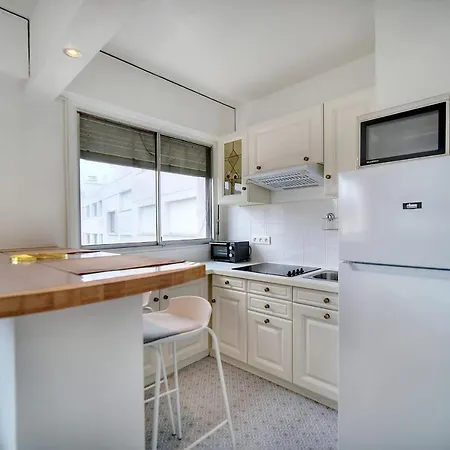 Upstays - Cosy - Studio
